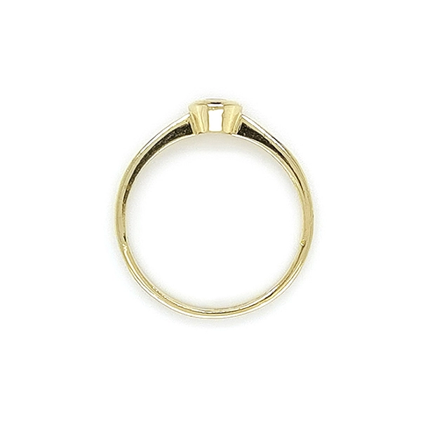 Nhẫn đính hôn bằng vàng với đá zircon