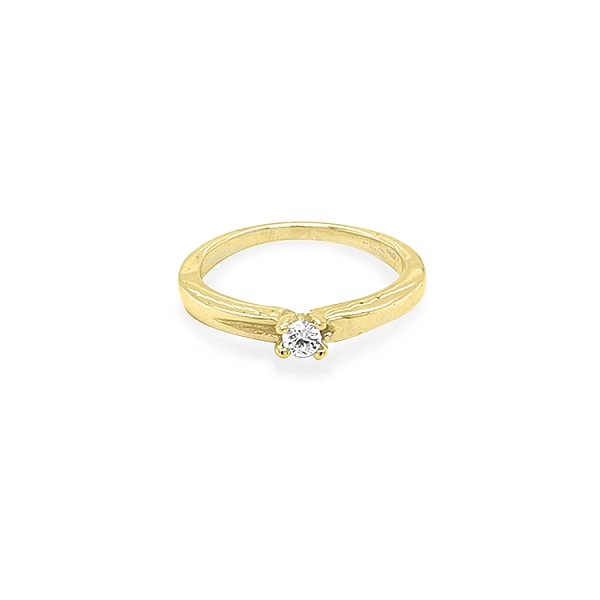 Nhẫn đính hôn bằng vàng với đá zircon