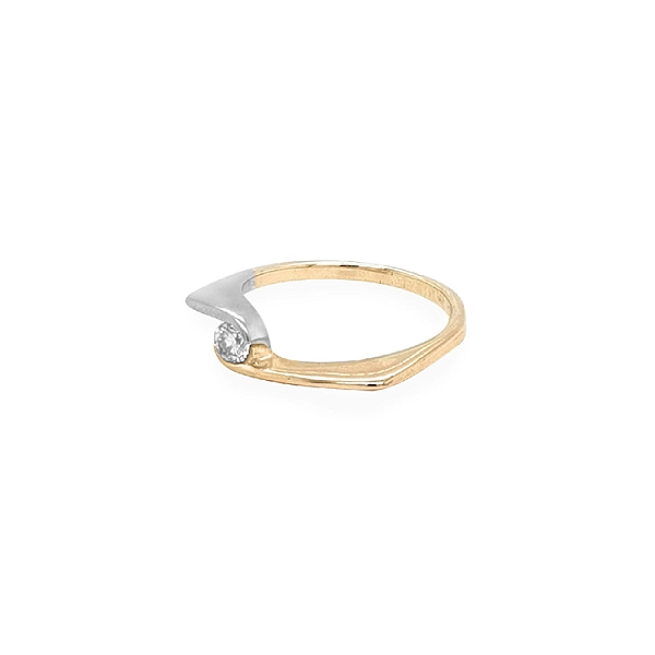 Nhẫn vàng đính zircon làm từ vàng kết hợp