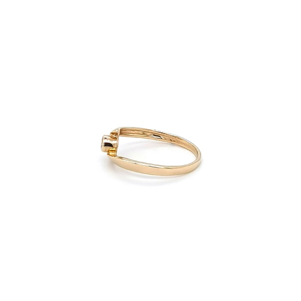 Nhẫn đính hôn bằng vàng với đá zircon