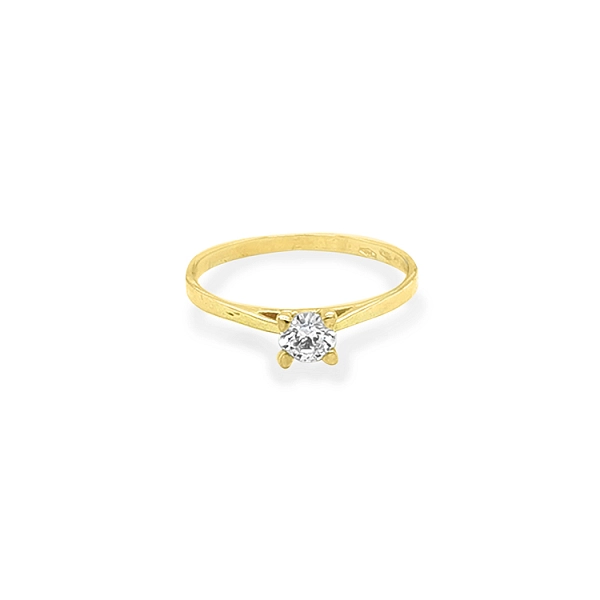 Nhẫn đính hôn bằng vàng với đá zircon