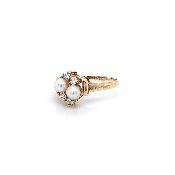 Nhẫn vàng đính ngọc trai và đá zircon