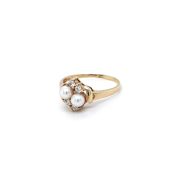 Nhẫn vàng đính ngọc trai và đá zircon