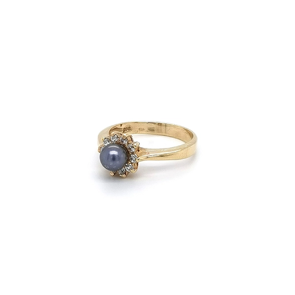 Nhẫn vàng đính ngọc trai đen và đá zircon