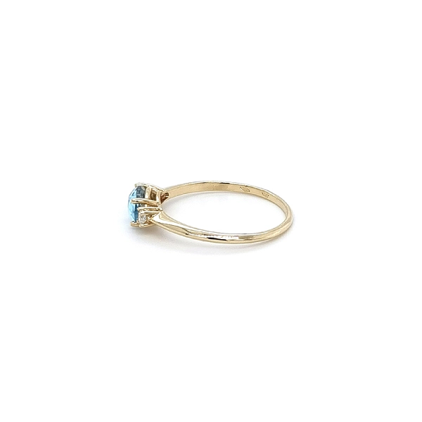 Nhẫn vàng đính đá topaz