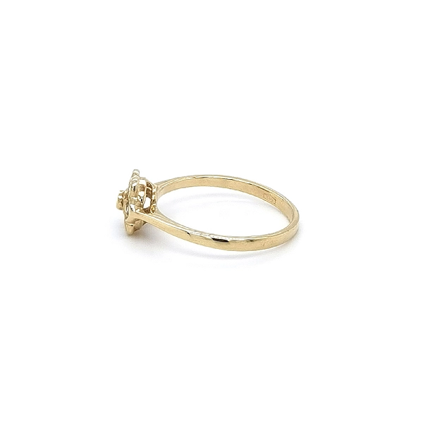 Nhẫn vàng hình hoa với đá topaz xanh