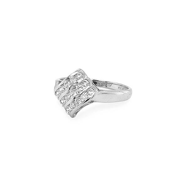Nhẫn vàng đính đá zircon