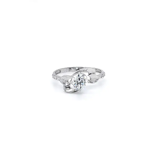 Nhẫn vàng trắng đính đá zircon trắng