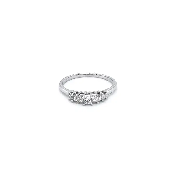 Nhẫn vàng trắng đính đá zircon trắng