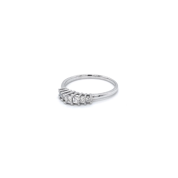 Nhẫn vàng trắng đính đá zircon trắng