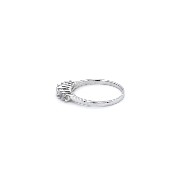 Nhẫn vàng trắng đính đá zircon trắng