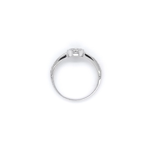 Nhẫn đính hôn với đá zircon