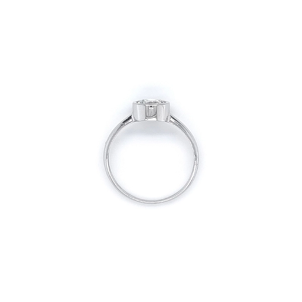 Nhẫn đính hôn với đá zircon