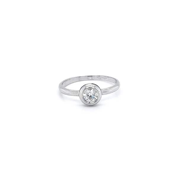 Nhẫn đính hôn bằng vàng trắng và zircon
