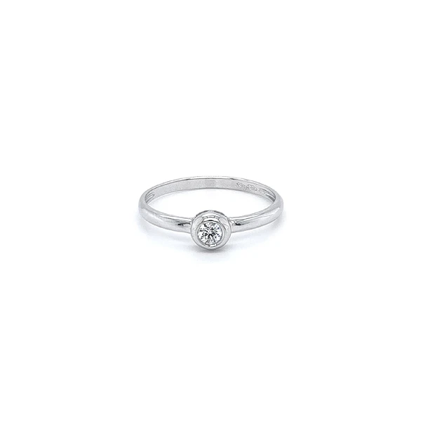 Nhẫn đính hôn bằng vàng trắng và zircon