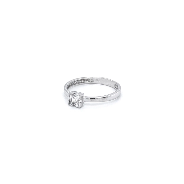 Nhẫn đính hôn bằng vàng trắng và zircon