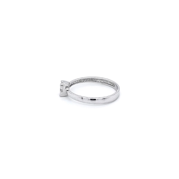 Nhẫn đính hôn bằng vàng trắng và zircon