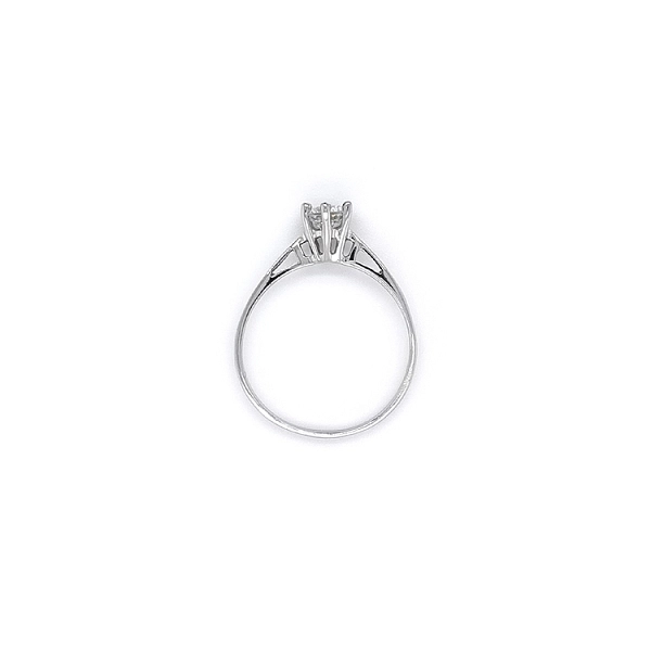 Nhẫn đính hôn bằng vàng trắng và zircon