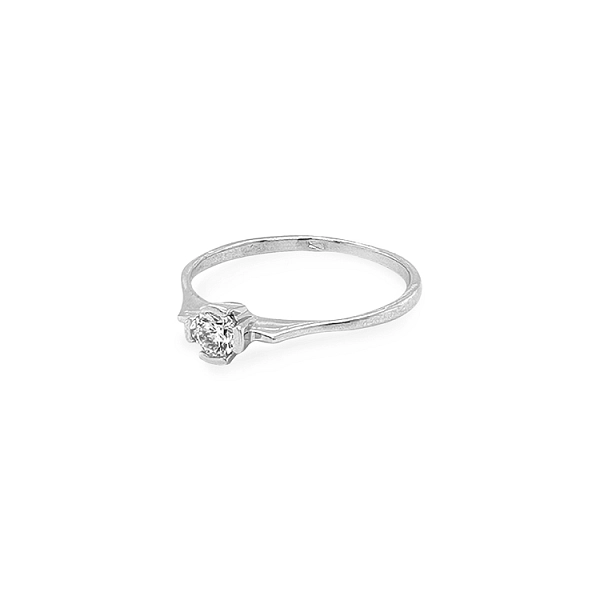 Nhẫn đính hôn bằng vàng với đá zircon