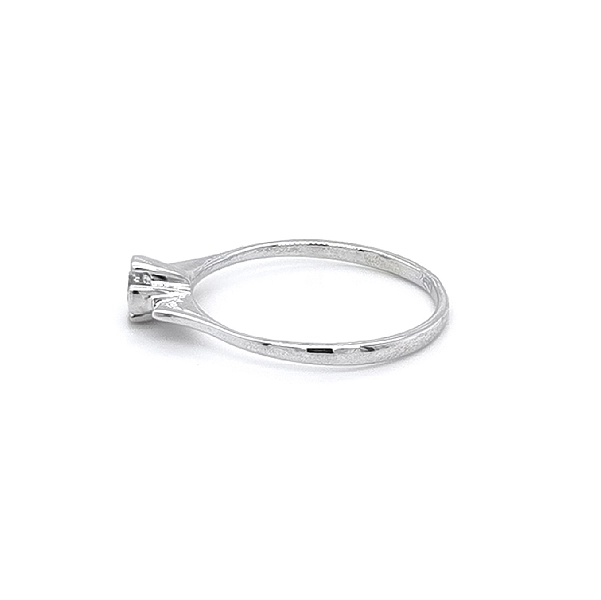 Nhẫn đính hôn bằng vàng trắng và zircon