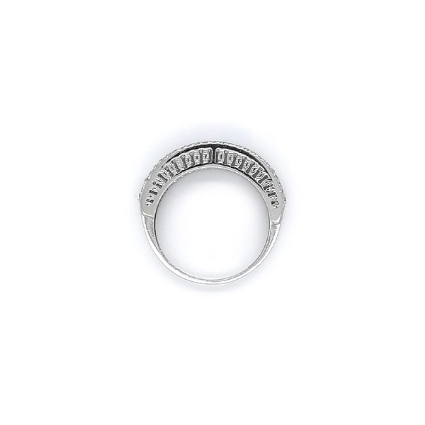 Nhẫn vàng trắng đính đá zircon trắng