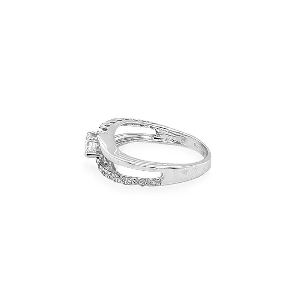 Nhẫn vàng đính đá zircon