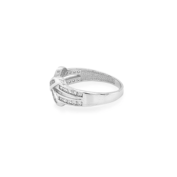 Nhẫn vàng đính đá zircon