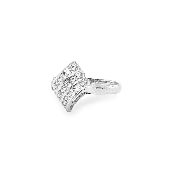 Nhẫn vàng đính đá zircon