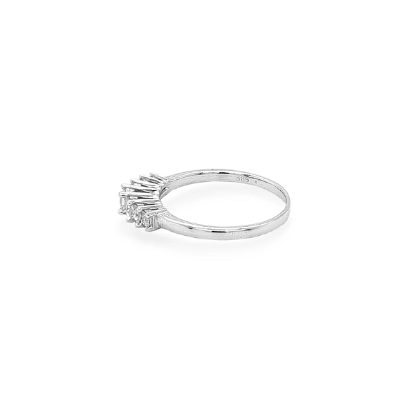 Nhẫn vàng đính đá zircon