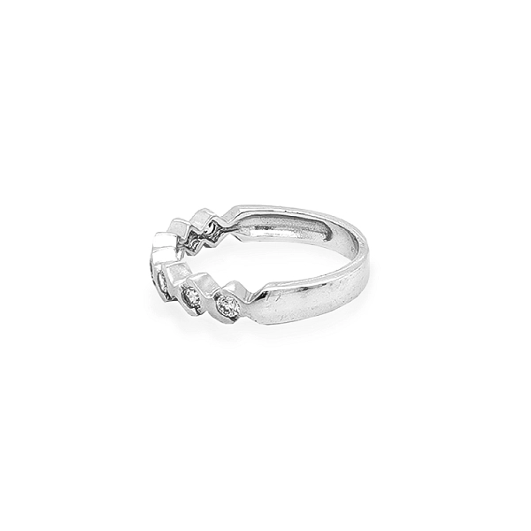 Nhẫn vàng đính đá zircon