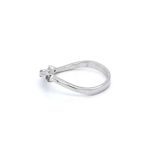 Nhẫn vàng trắng đính đá zircon