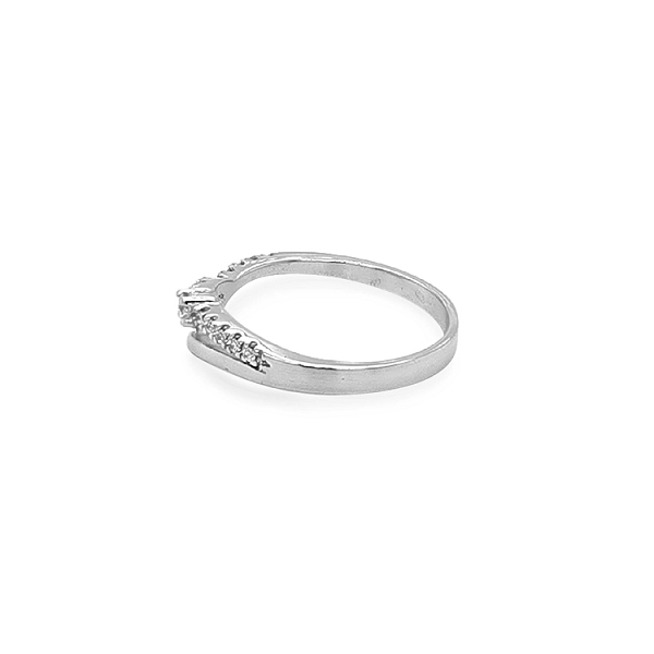 Nhẫn vàng đính đá zircon