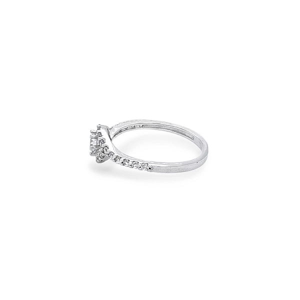 Nhẫn vàng đính đá zircon