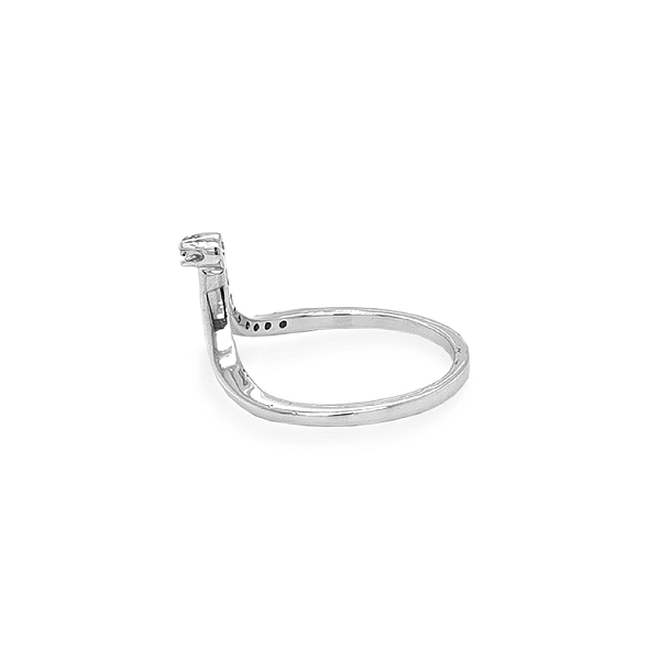 Nhẫn vàng đính đá zircon