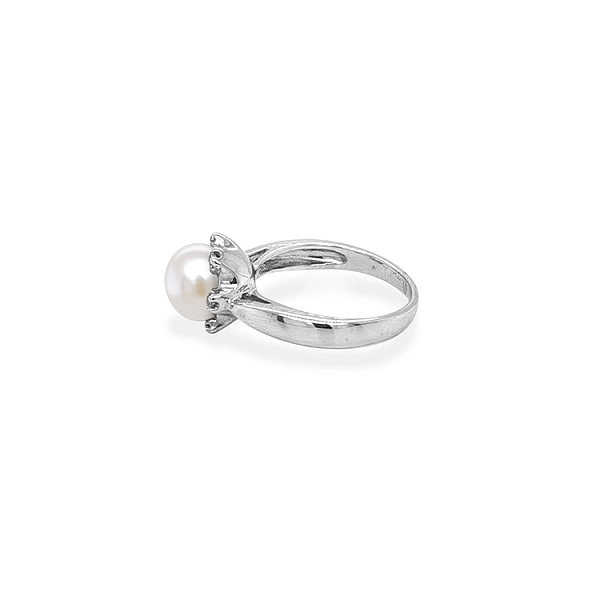 Nhẫn vàng đính ngọc trai và đá zircon