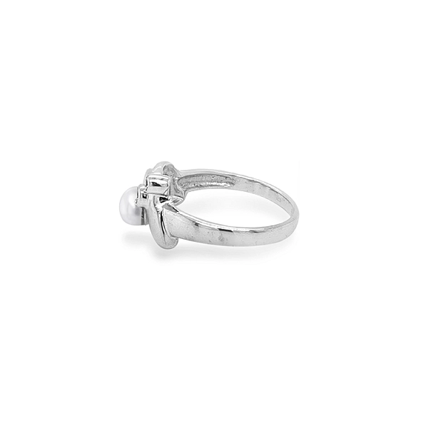 Nhẫn vàng đính ngọc trai và đá zircon
