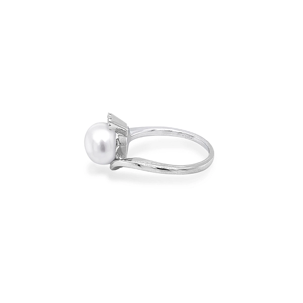 Nhẫn vàng đính ngọc trai và đá zircon