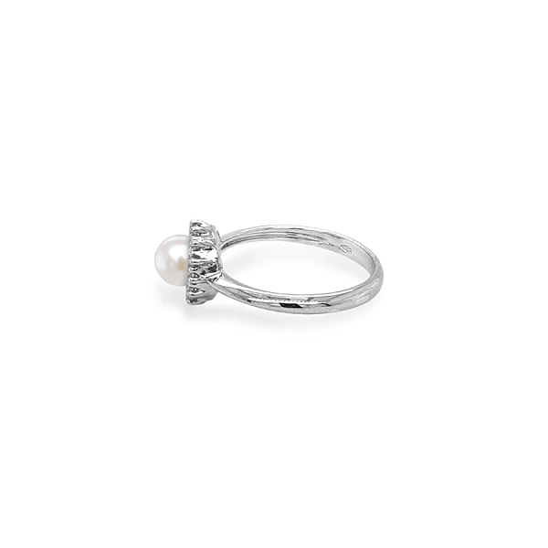 Nhẫn vàng đính ngọc trai và đá zircon