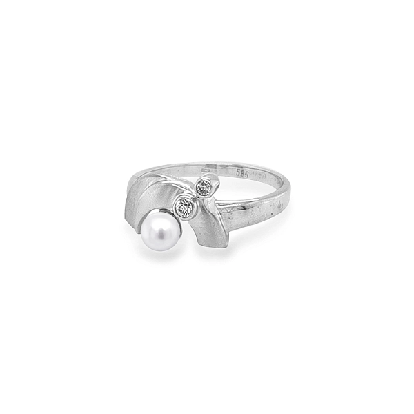 Nhẫn vàng đính ngọc trai và đá zircon