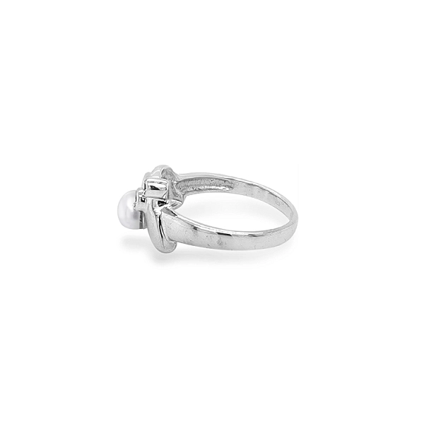 Nhẫn vàng đính ngọc trai và đá zircon