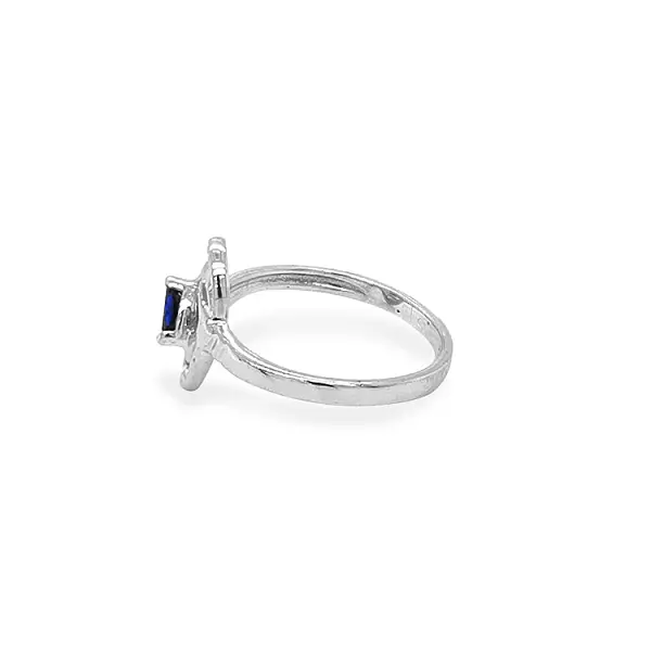 Nhẫn vàng đính đá màu