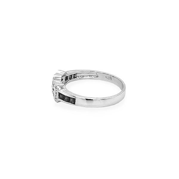 Nhẫn vàng đính đá zircon