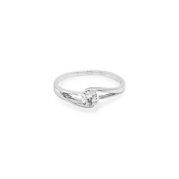 Nhẫn đính hôn bằng vàng với đá zircon