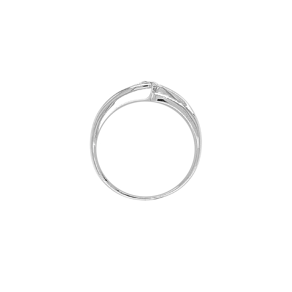 Nhẫn đính hôn bằng vàng với đá zircon