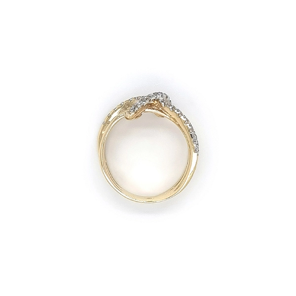 Nhẫn kết hợp vàng và zirconia