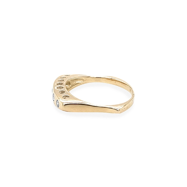 Nhẫn vàng đính đá zircon