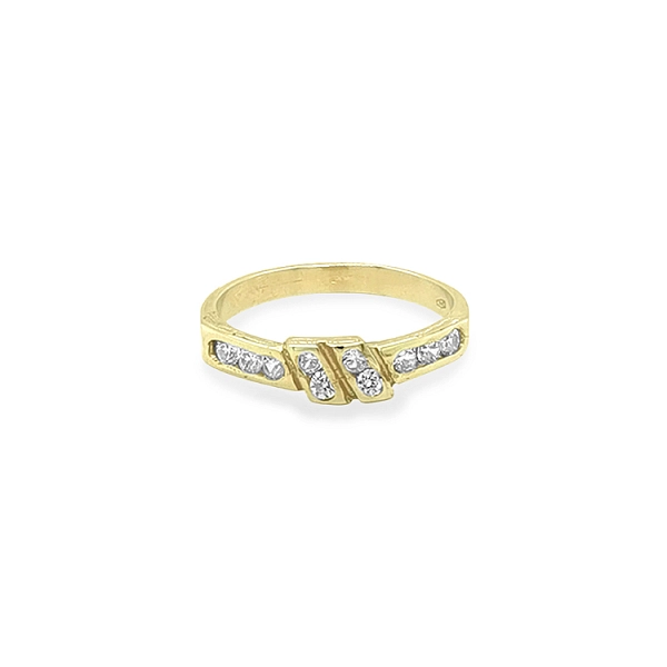 Nhẫn vàng đính đá zircon