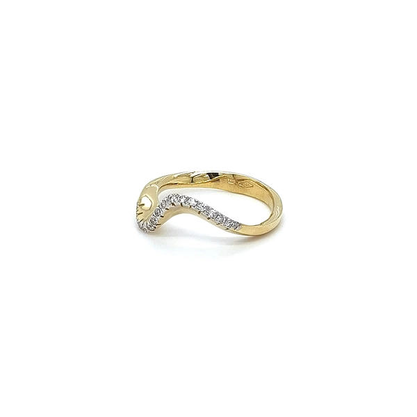 Nhẫn vàng đính đá zircon