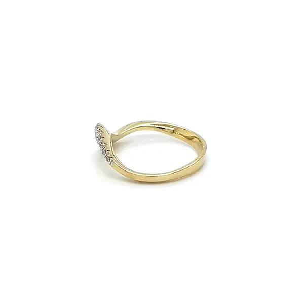 Nhẫn vàng đính đá zircon