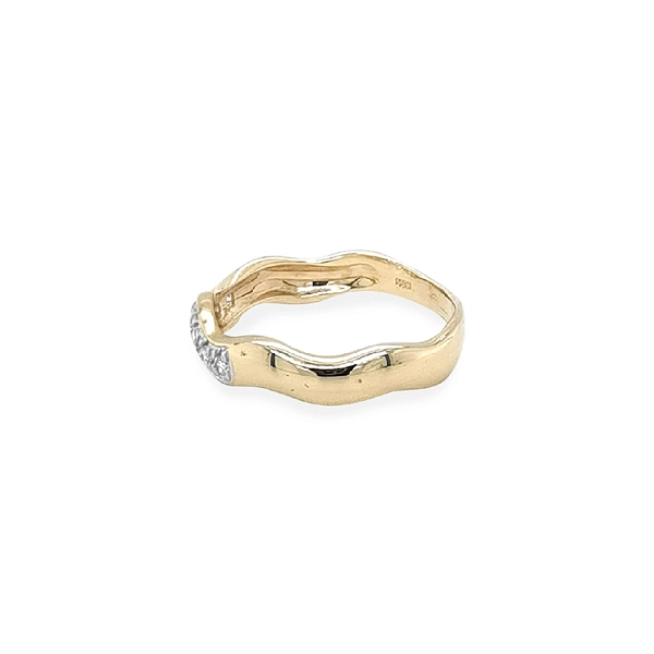 Nhẫn vàng đính đá zircon